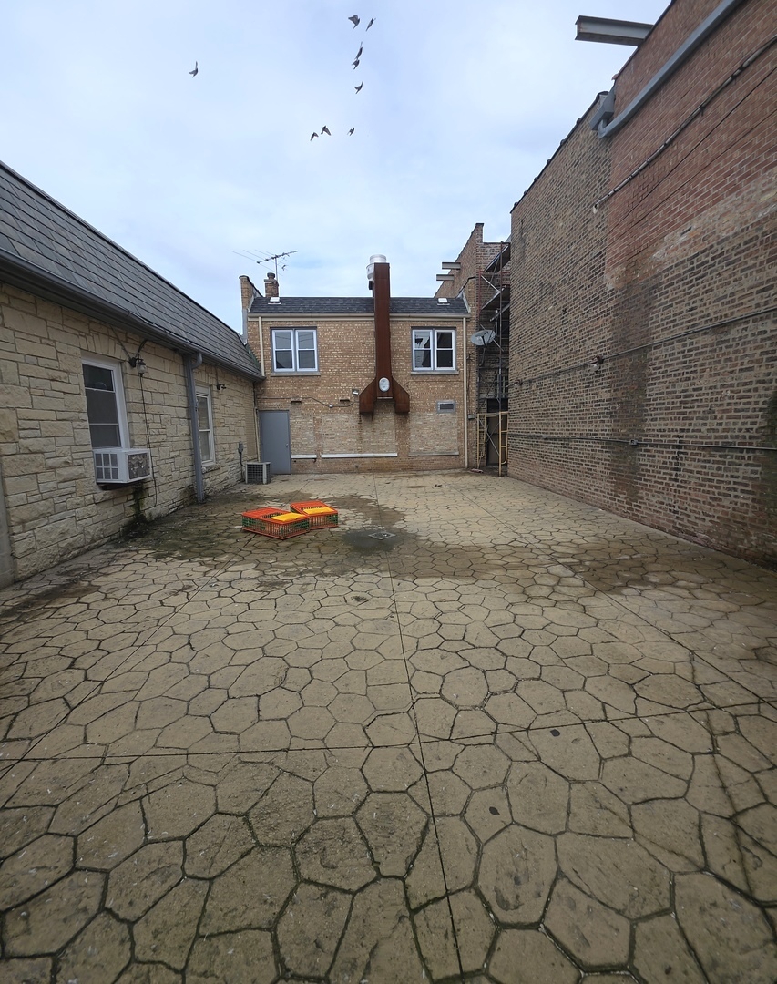 5247 W Fullerton Avenue Property Photo 2