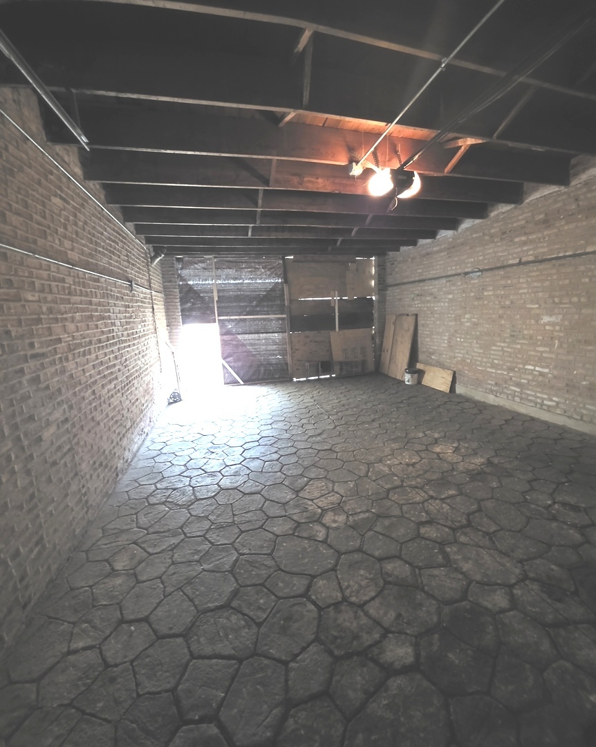 5247 W Fullerton Avenue Property Photo 3