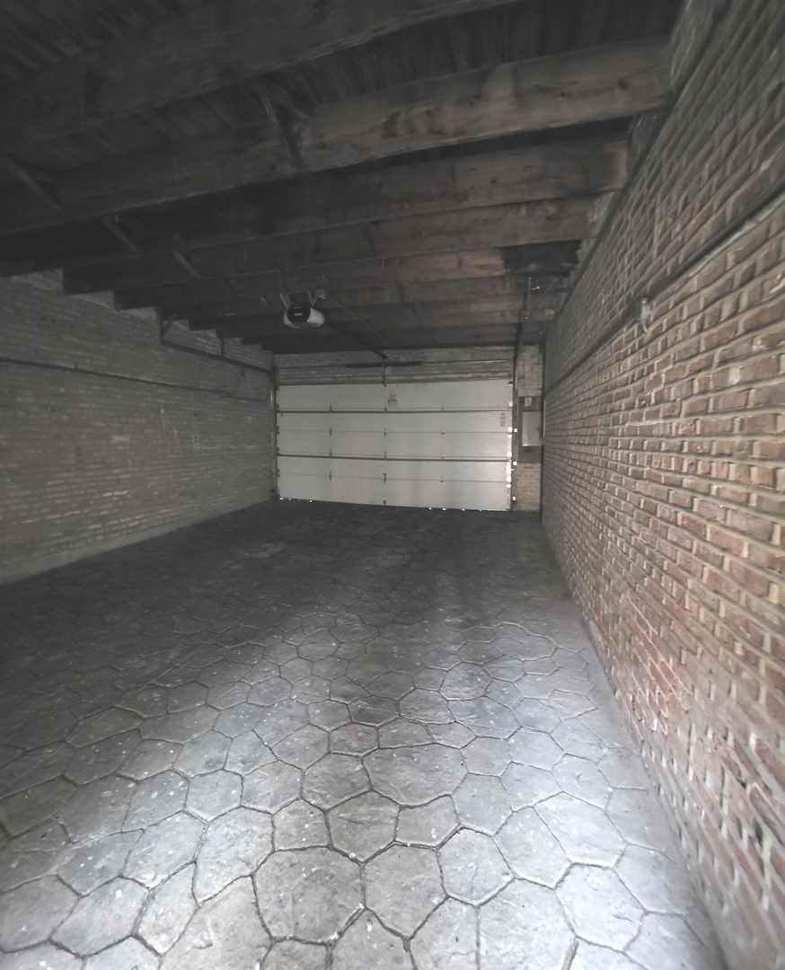 5247 W Fullerton Avenue Property Photo 4