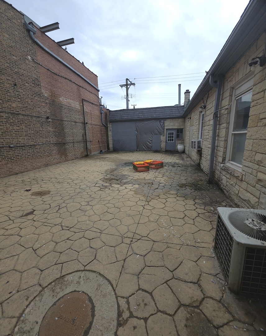 5247 W Fullerton Avenue Property Photo 5