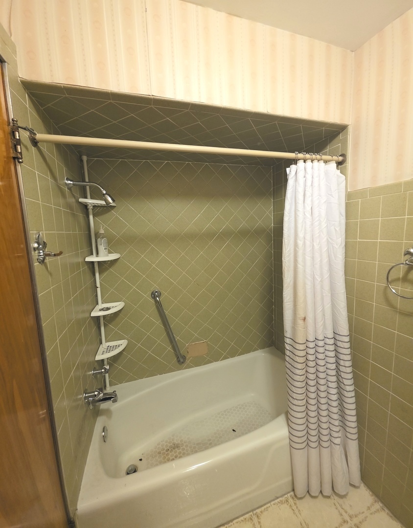 5247 W Fullerton Avenue Property Photo 6