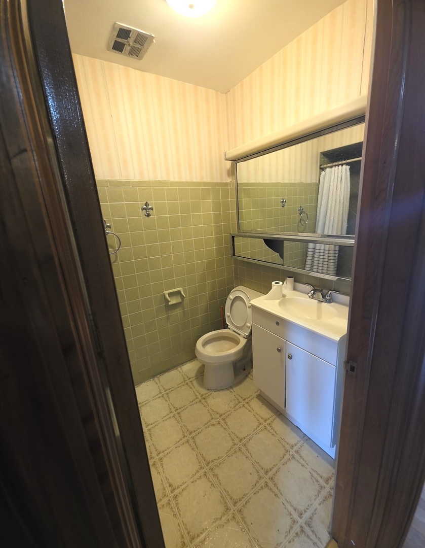 5247 W Fullerton Avenue Property Photo 7