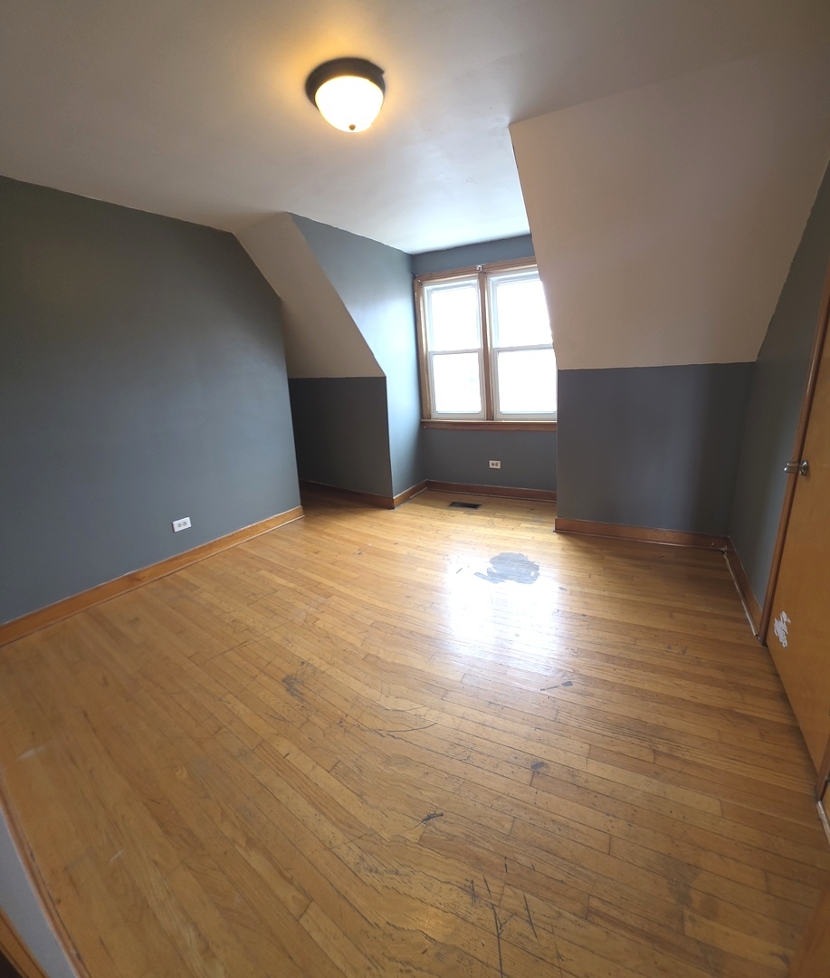 5247 W Fullerton Avenue Property Photo 9