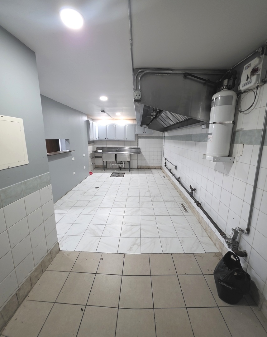 5247 W Fullerton Avenue Property Photo 18