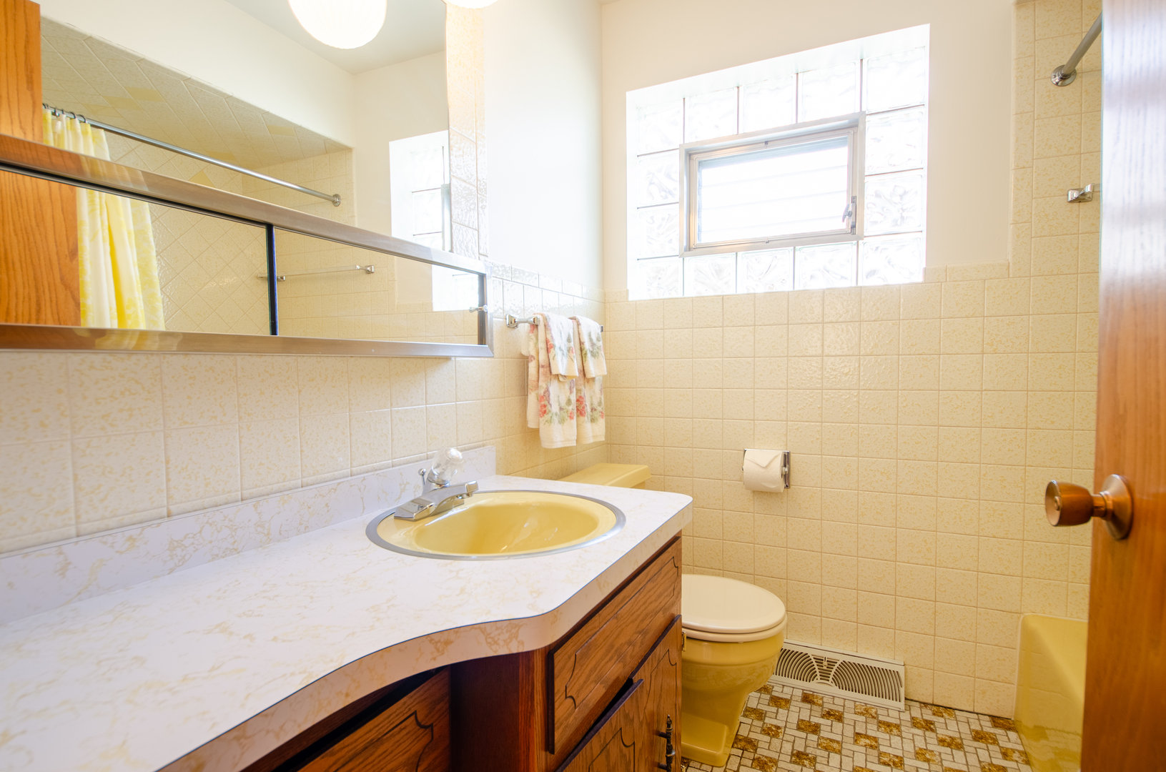 3836 N Oconto Avenue Property Photo 9