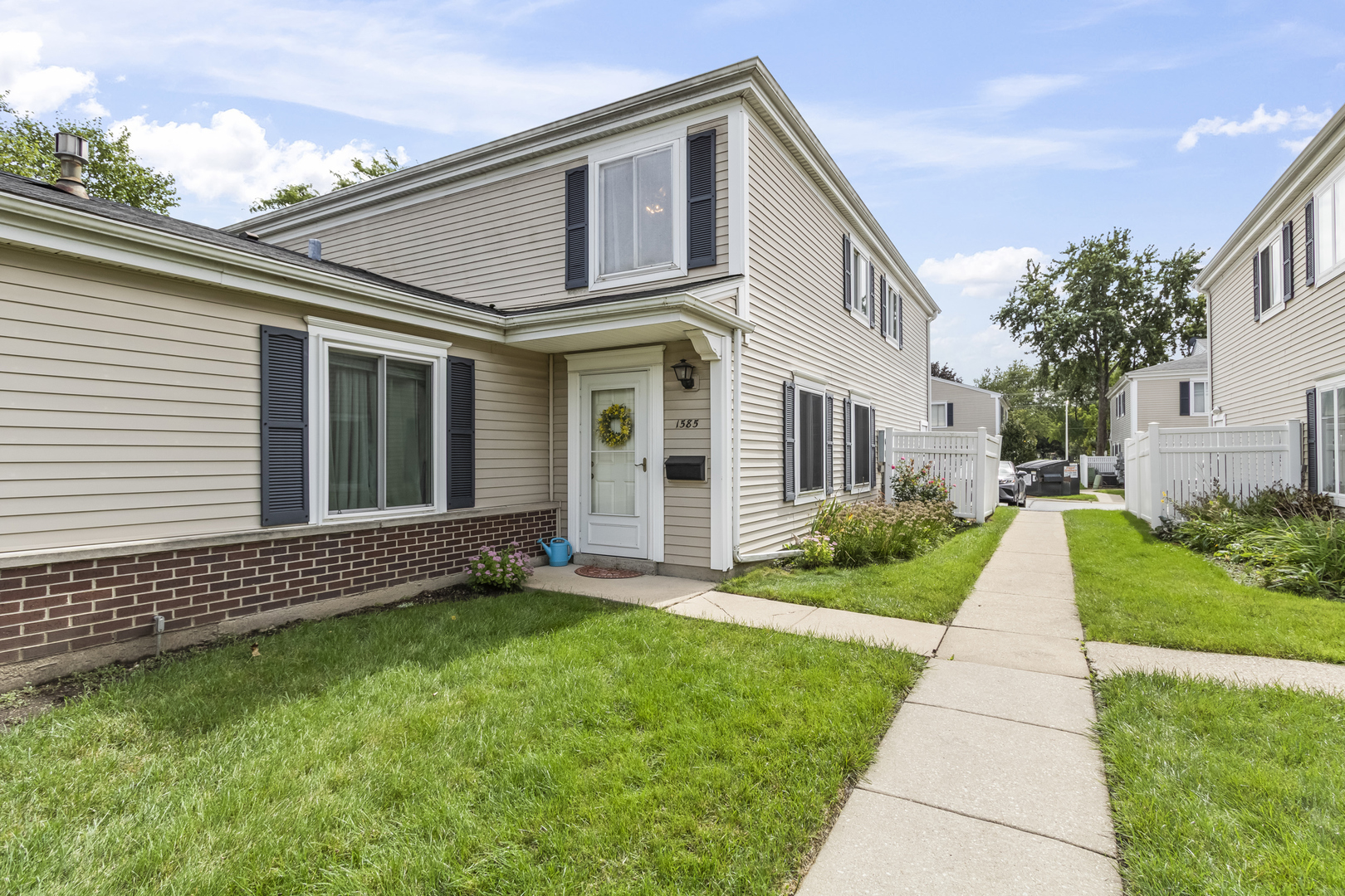 1585 Cove Drive Property Photo 1
