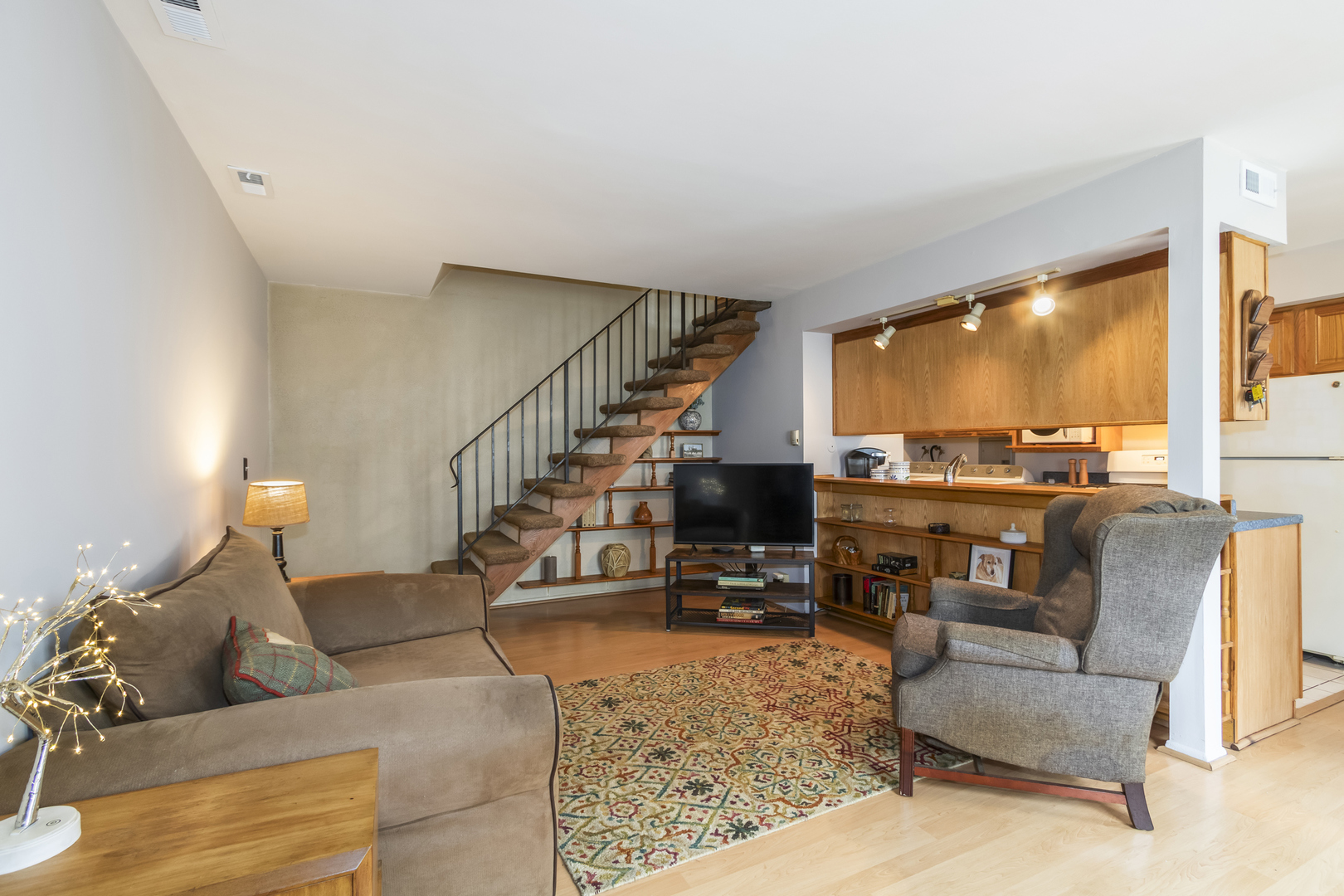 1585 Cove Drive Property Photo 2