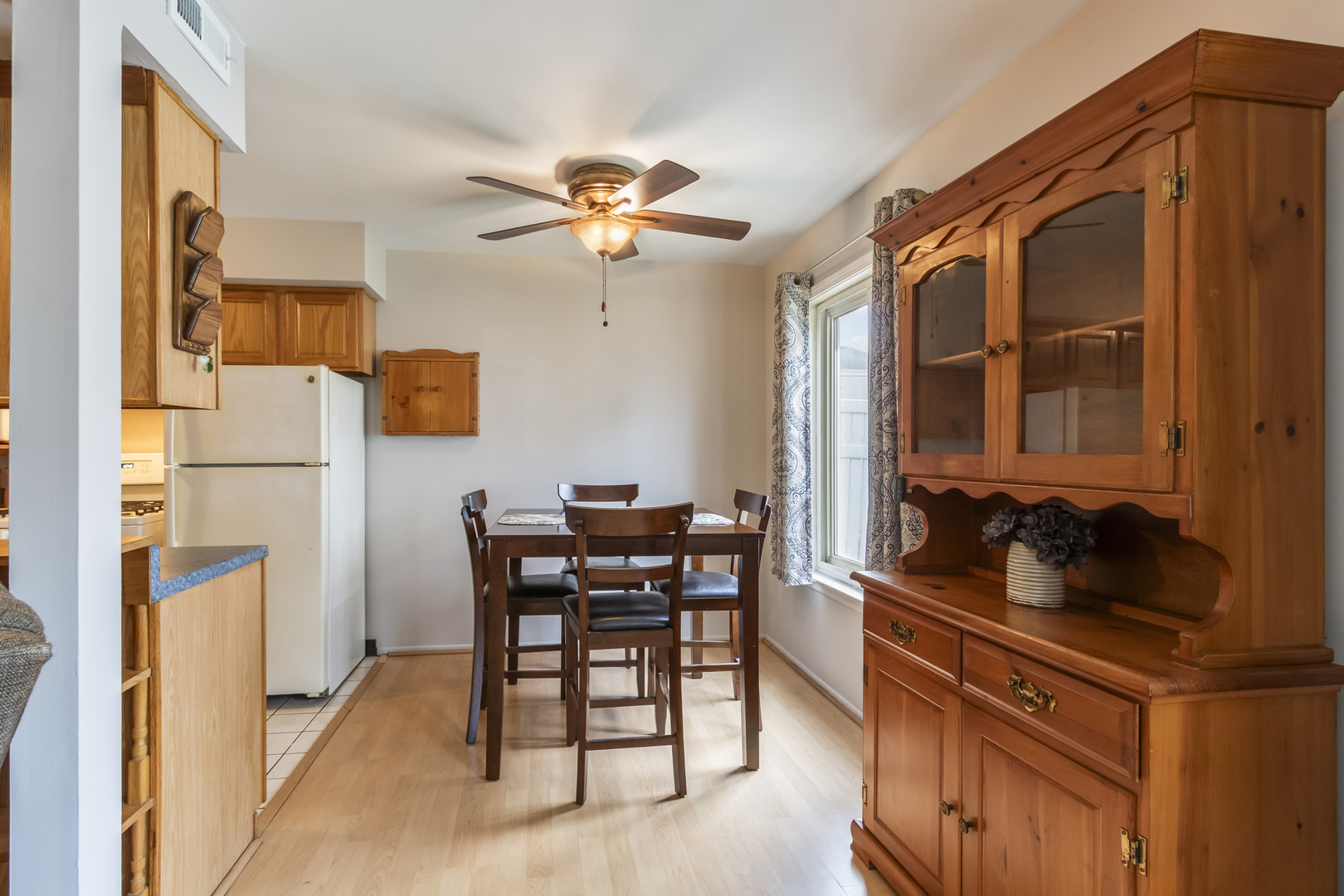 1585 Cove Drive Property Photo 4