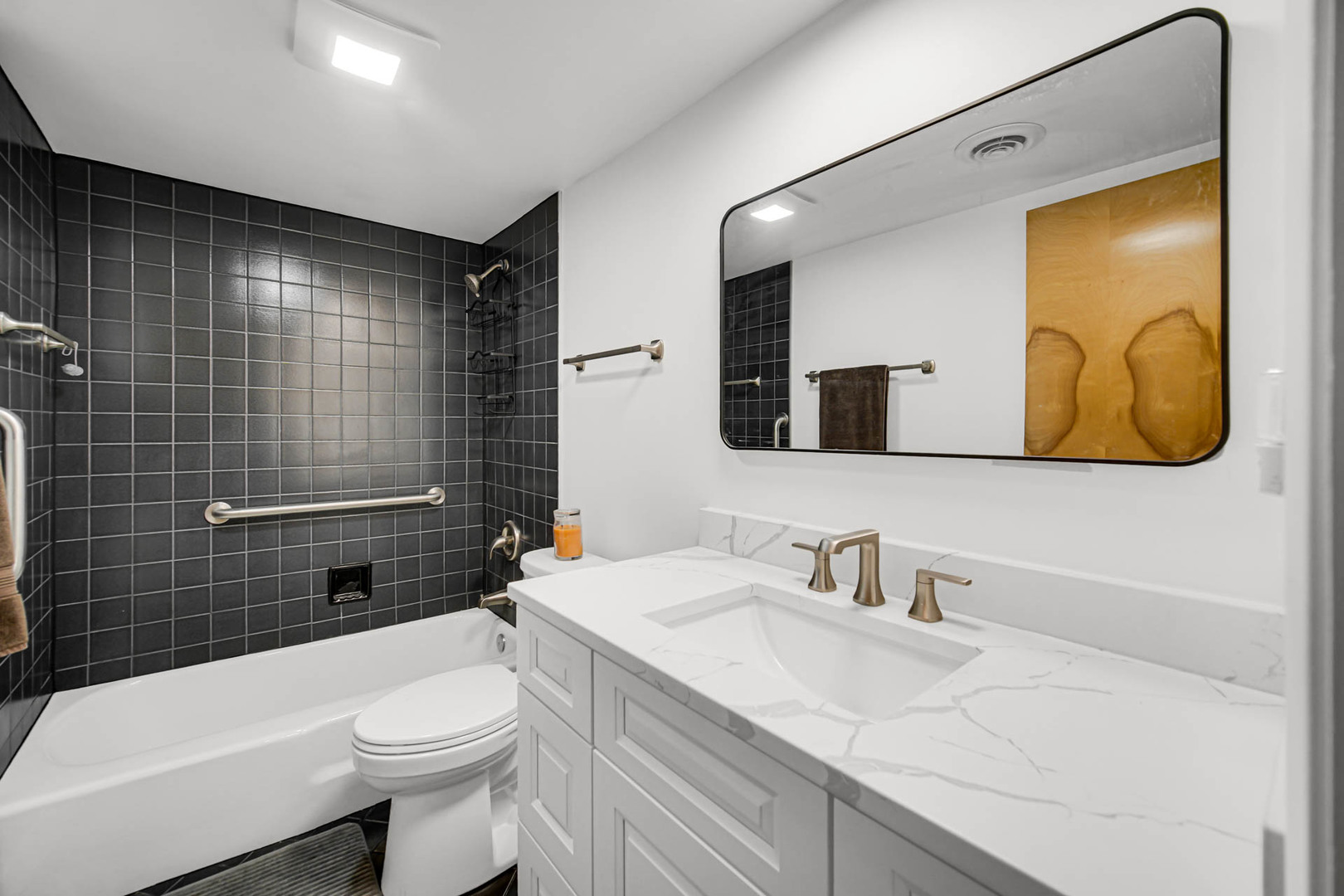 1030 S Fernandez Avenue 4-m Property Photo 9
