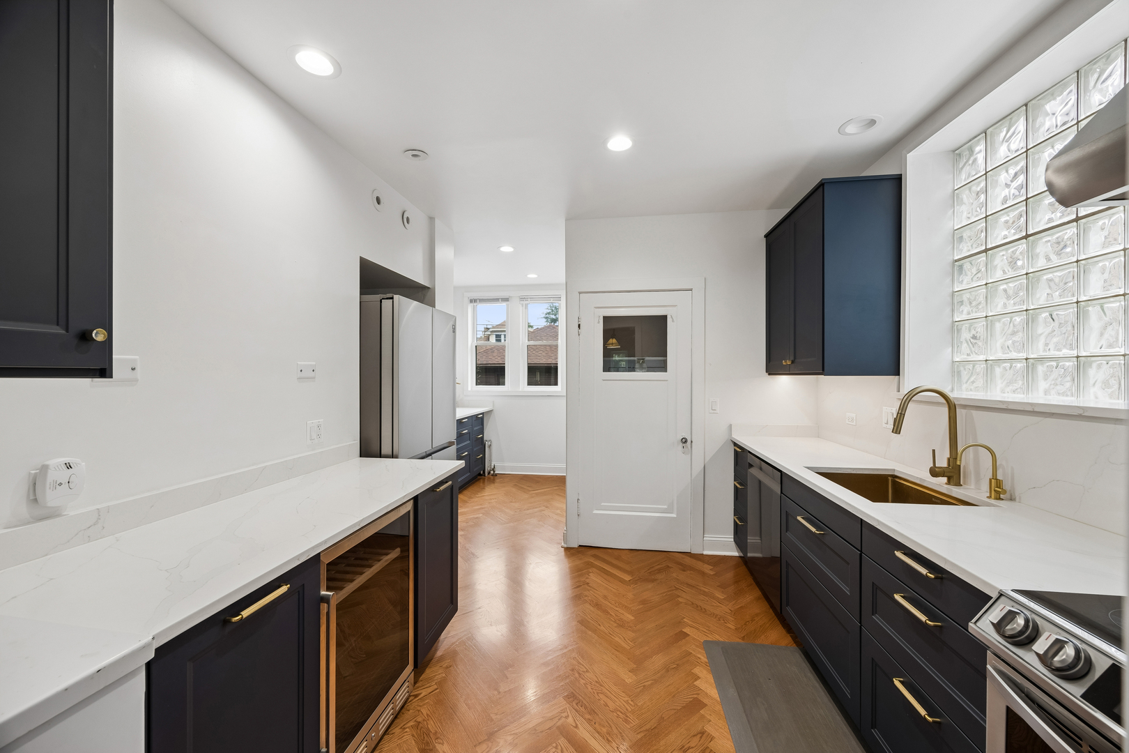 1749 N Newland Avenue Property Photo 8