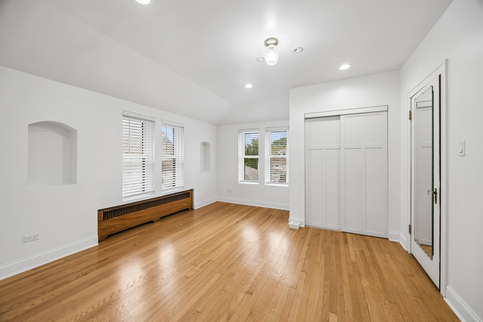 1749 N Newland Avenue Property Photo 19