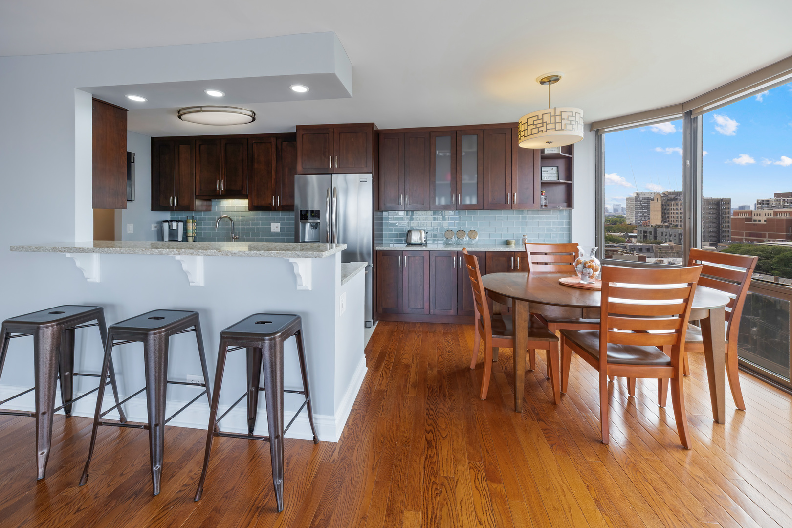 2650 N Lakeview Avenue 1201 Property Photo 11