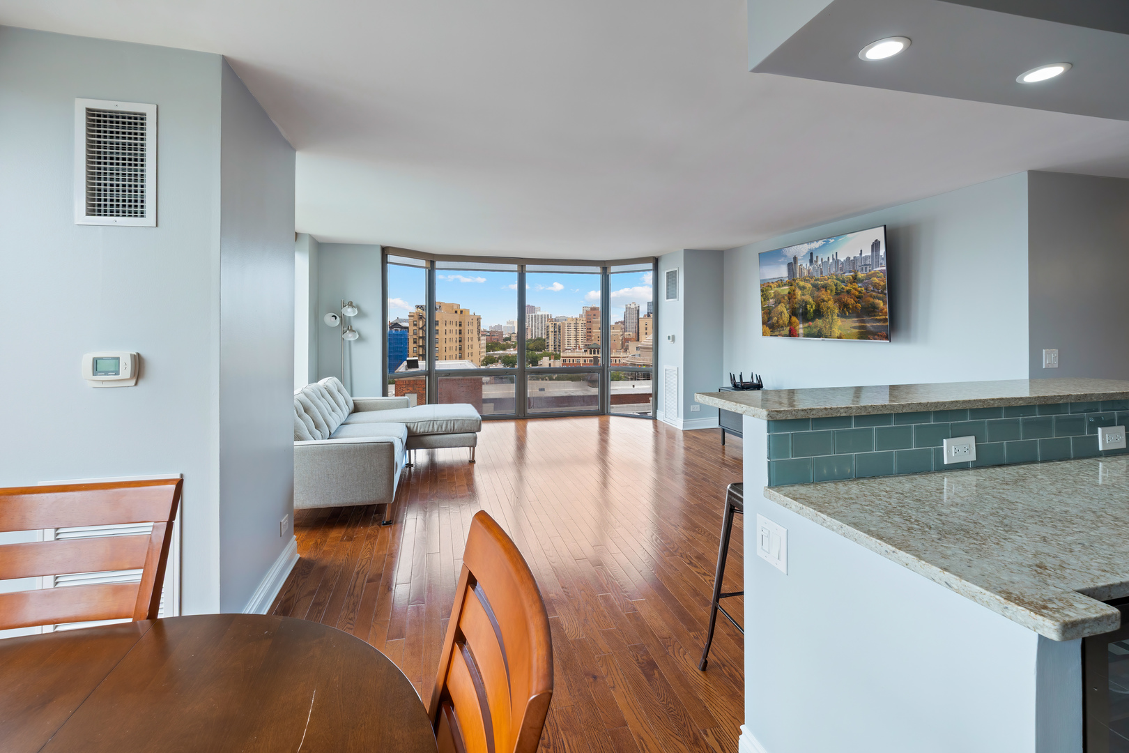 2650 N Lakeview Avenue 1201 Property Photo 12