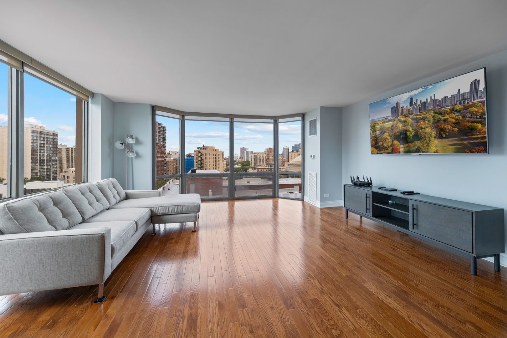 2650 N Lakeview Avenue 1201 Property Photo 14