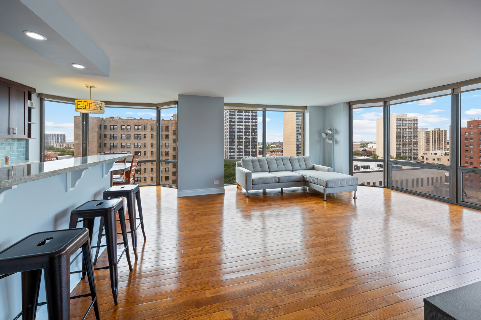 2650 N Lakeview Avenue 1201 Property Photo 15