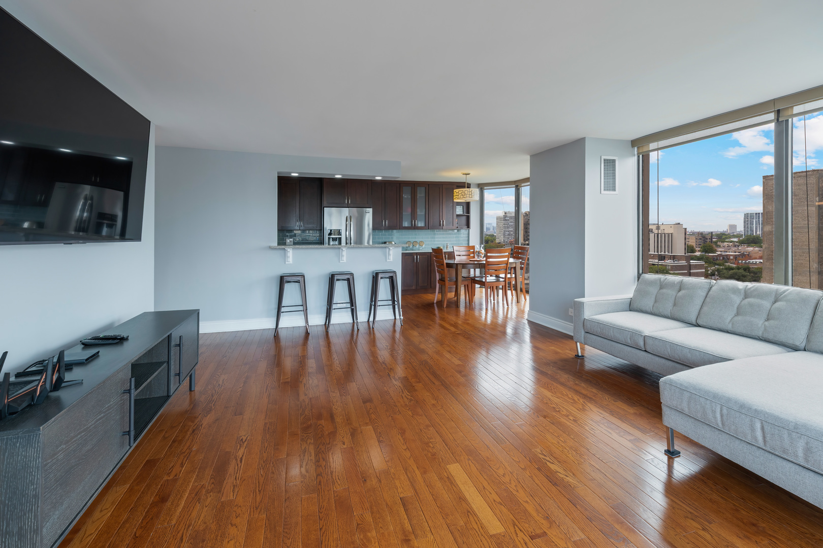 2650 N Lakeview Avenue 1201 Property Photo 17