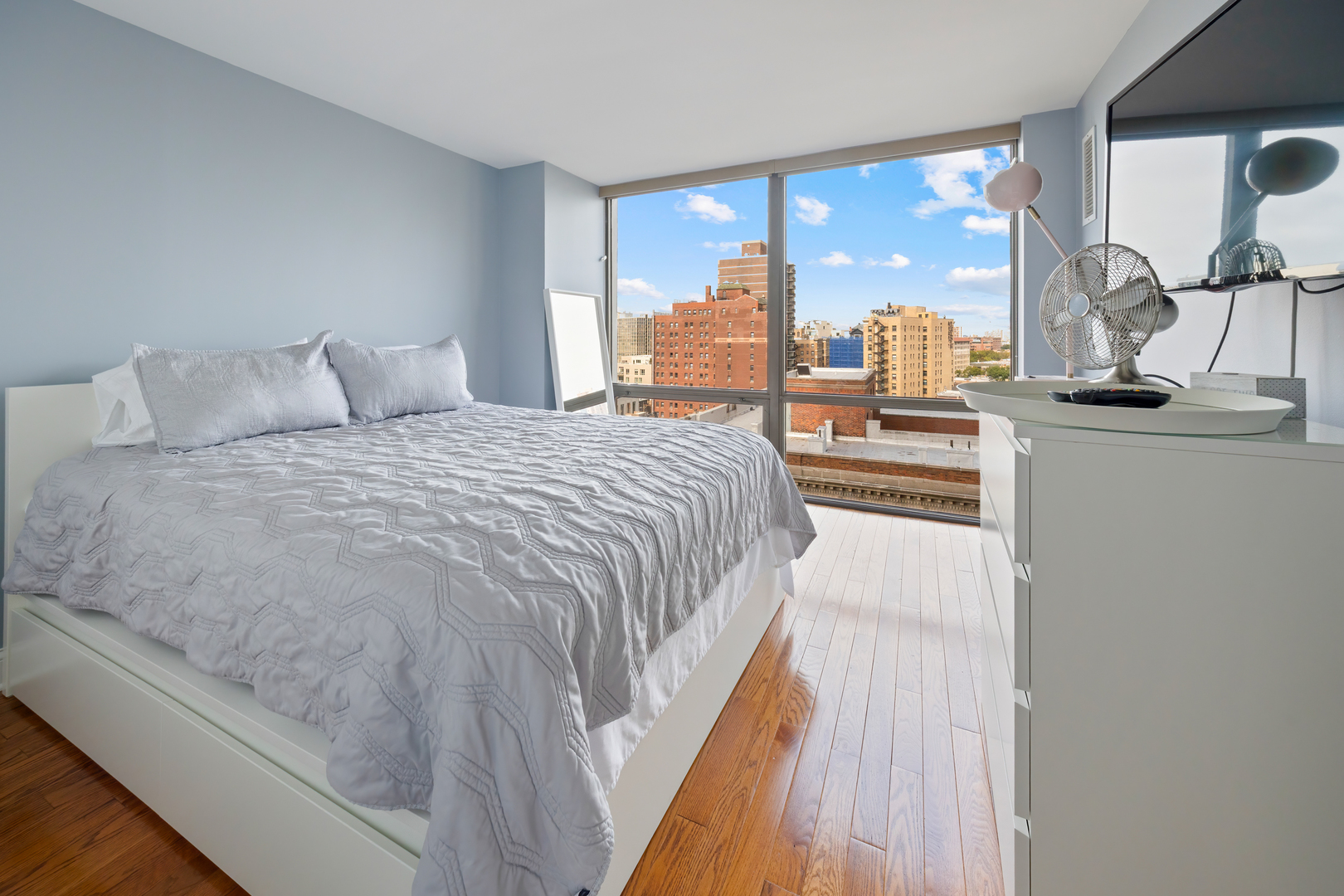 2650 N Lakeview Avenue 1201 Property Photo 19