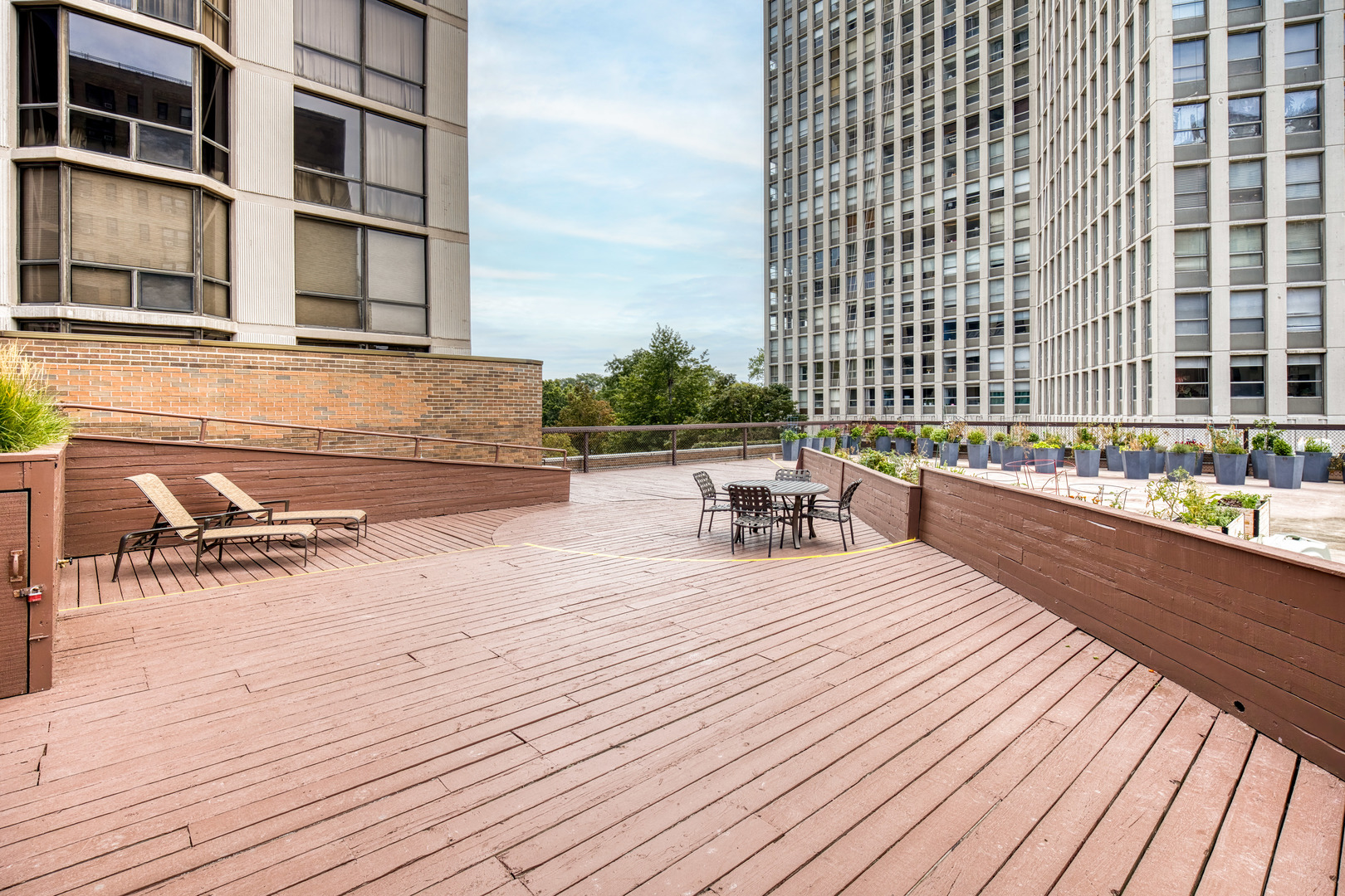 2650 N Lakeview Avenue 1201 Property Photo 30