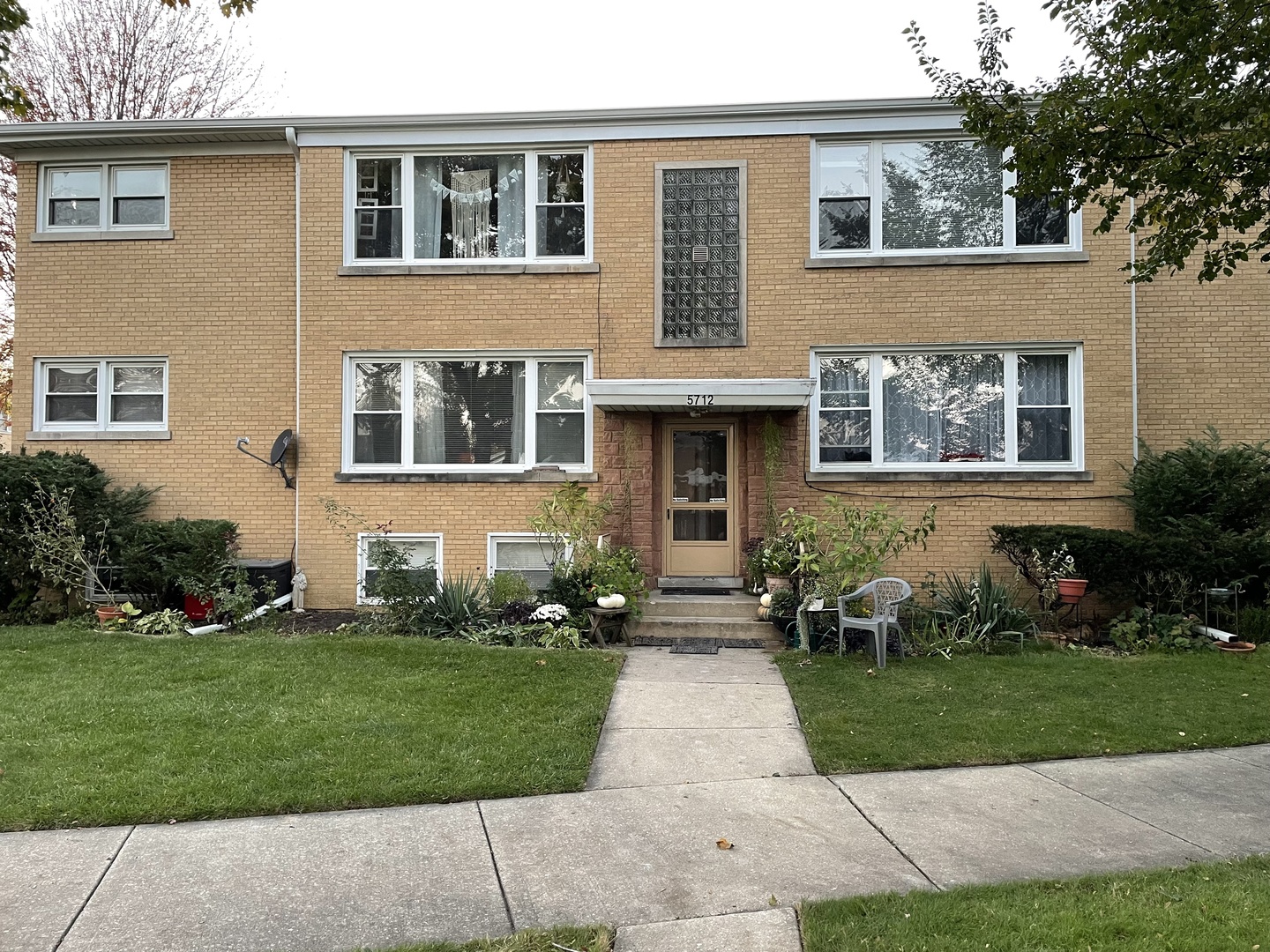 5712 W Higgins Avenue Garden Property Photo 1