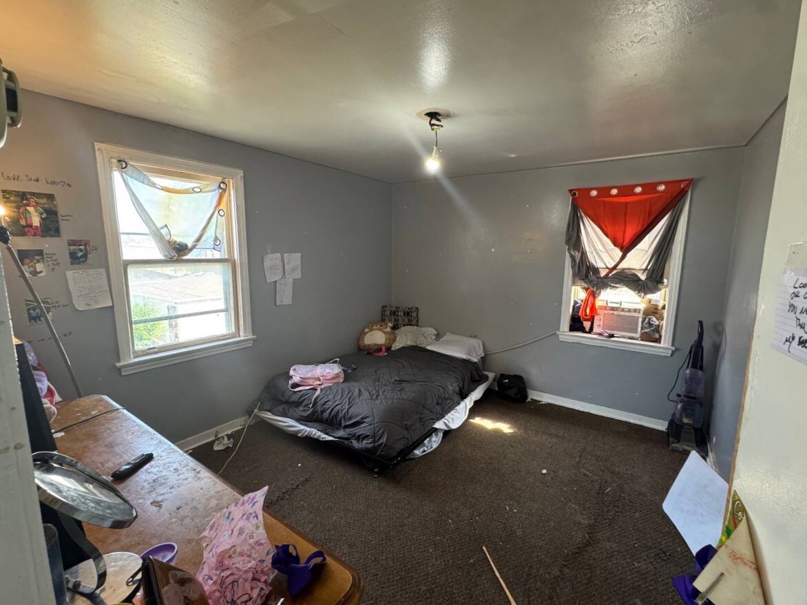 644 E 100th Place Property Photo 8