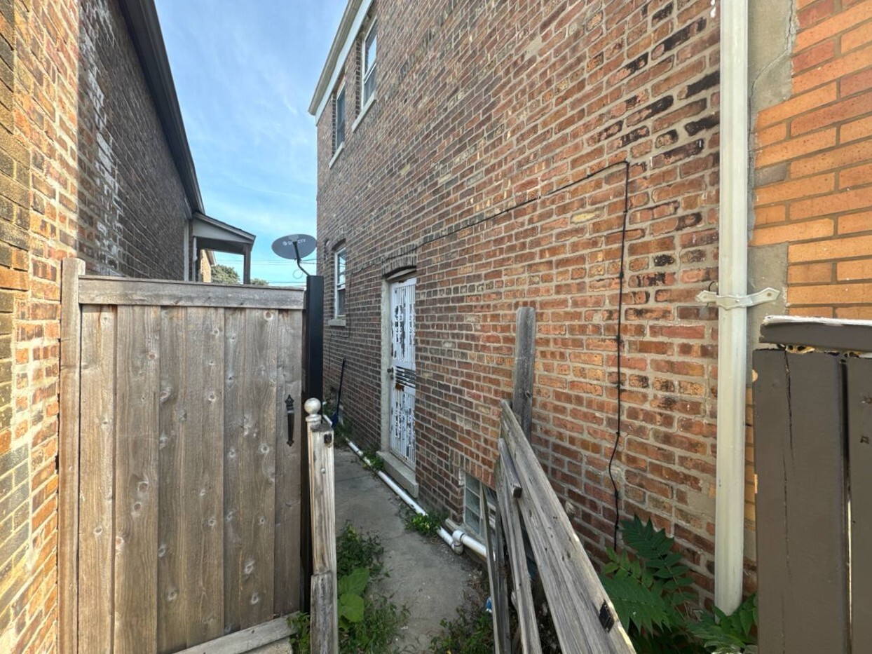 644 E 100th Place Property Photo 17