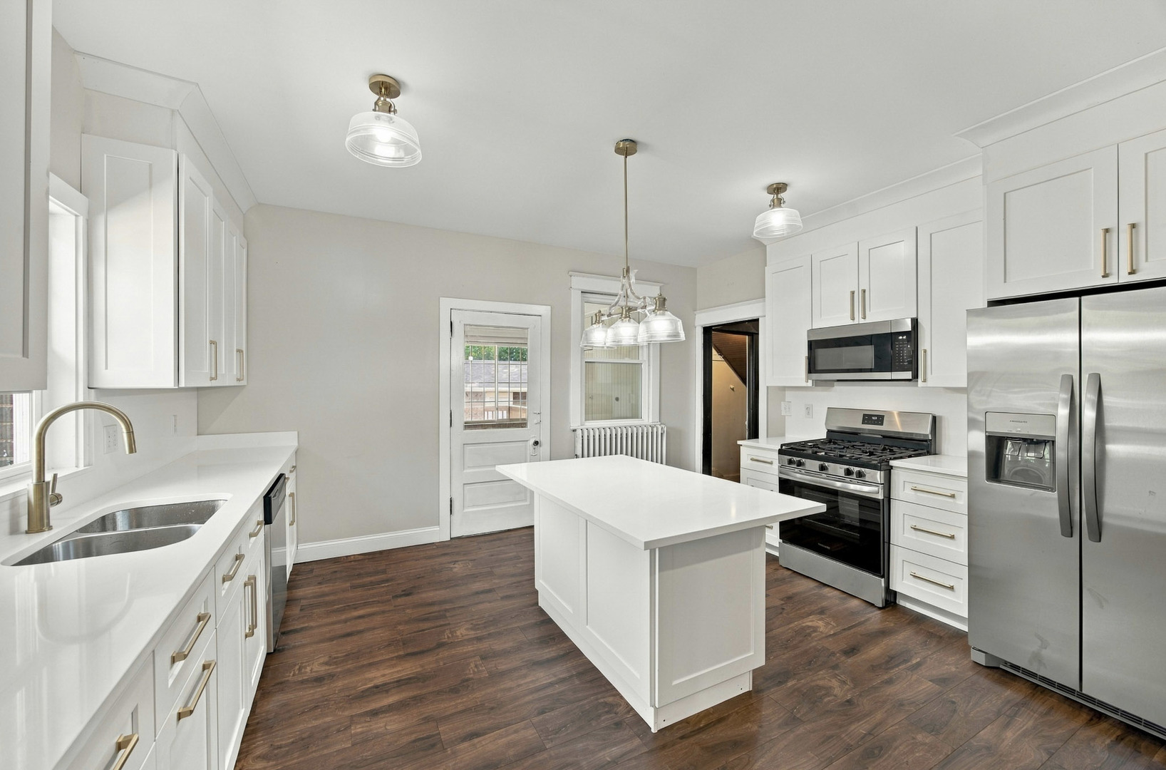 201 E North Street Property Photo 7