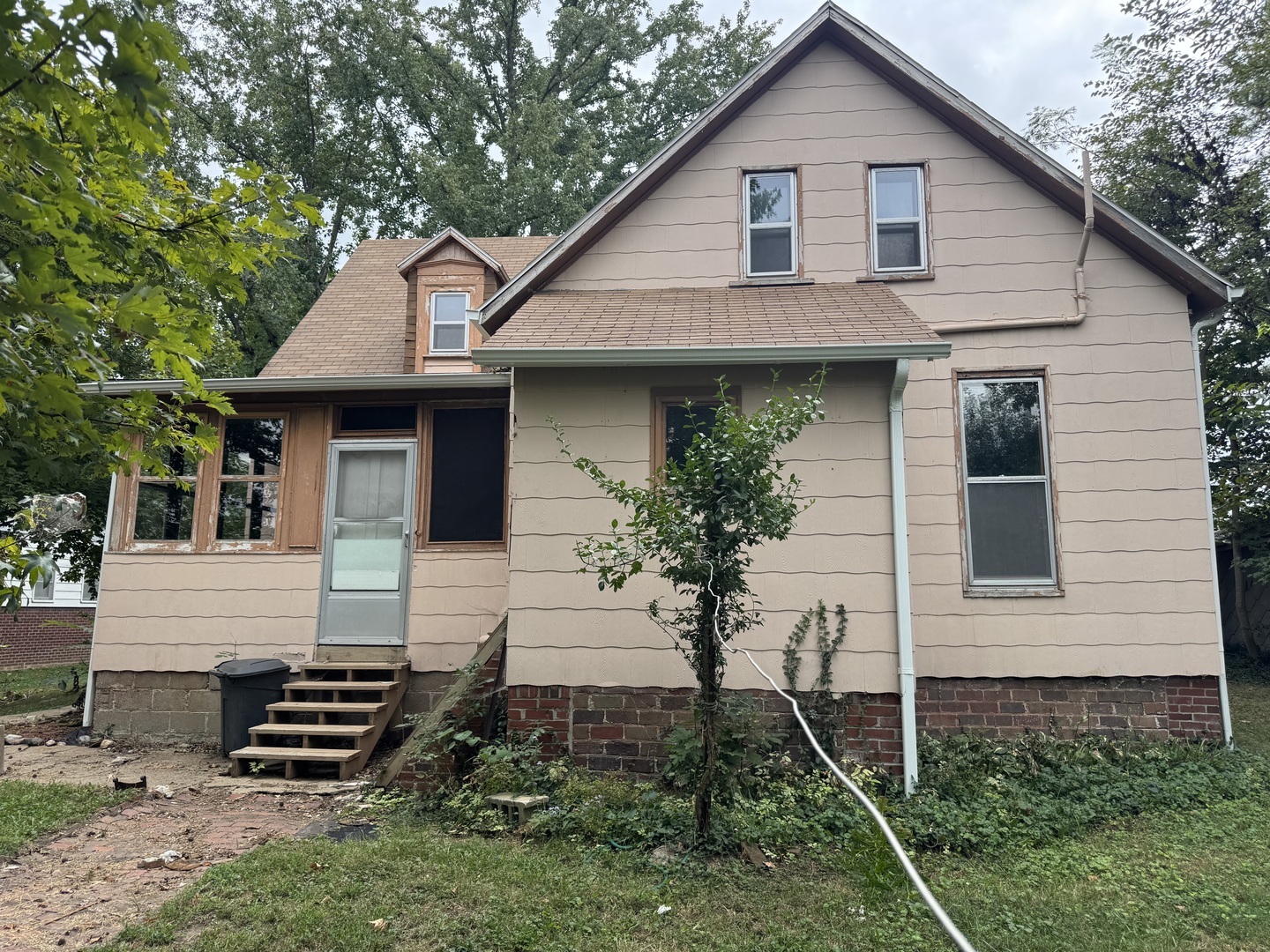 440 E Park Street Property Photo 3