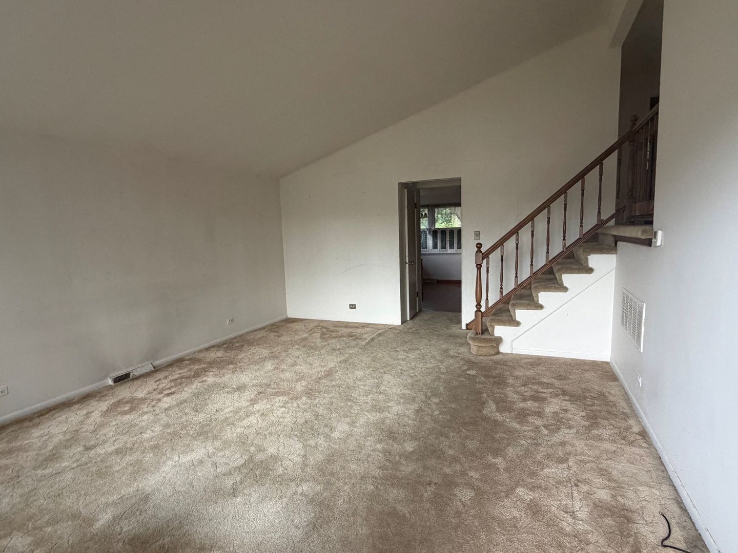 15239 Hamlin Avenue Property Photo 2