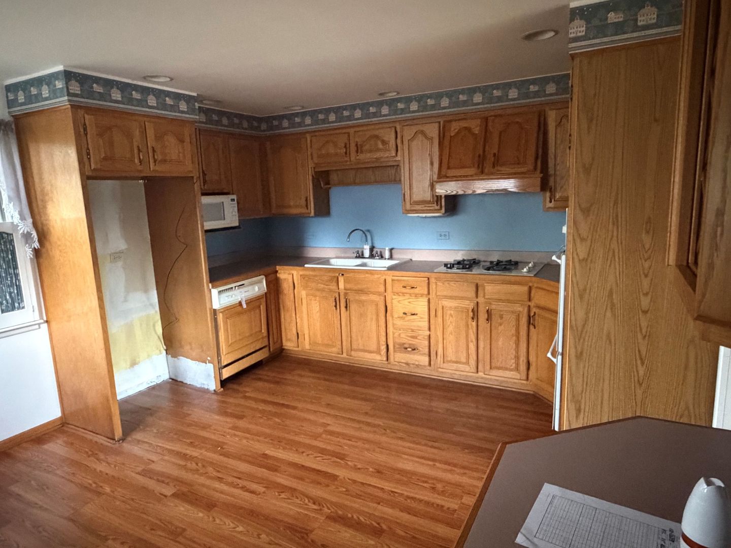 15239 Hamlin Avenue Property Photo 4