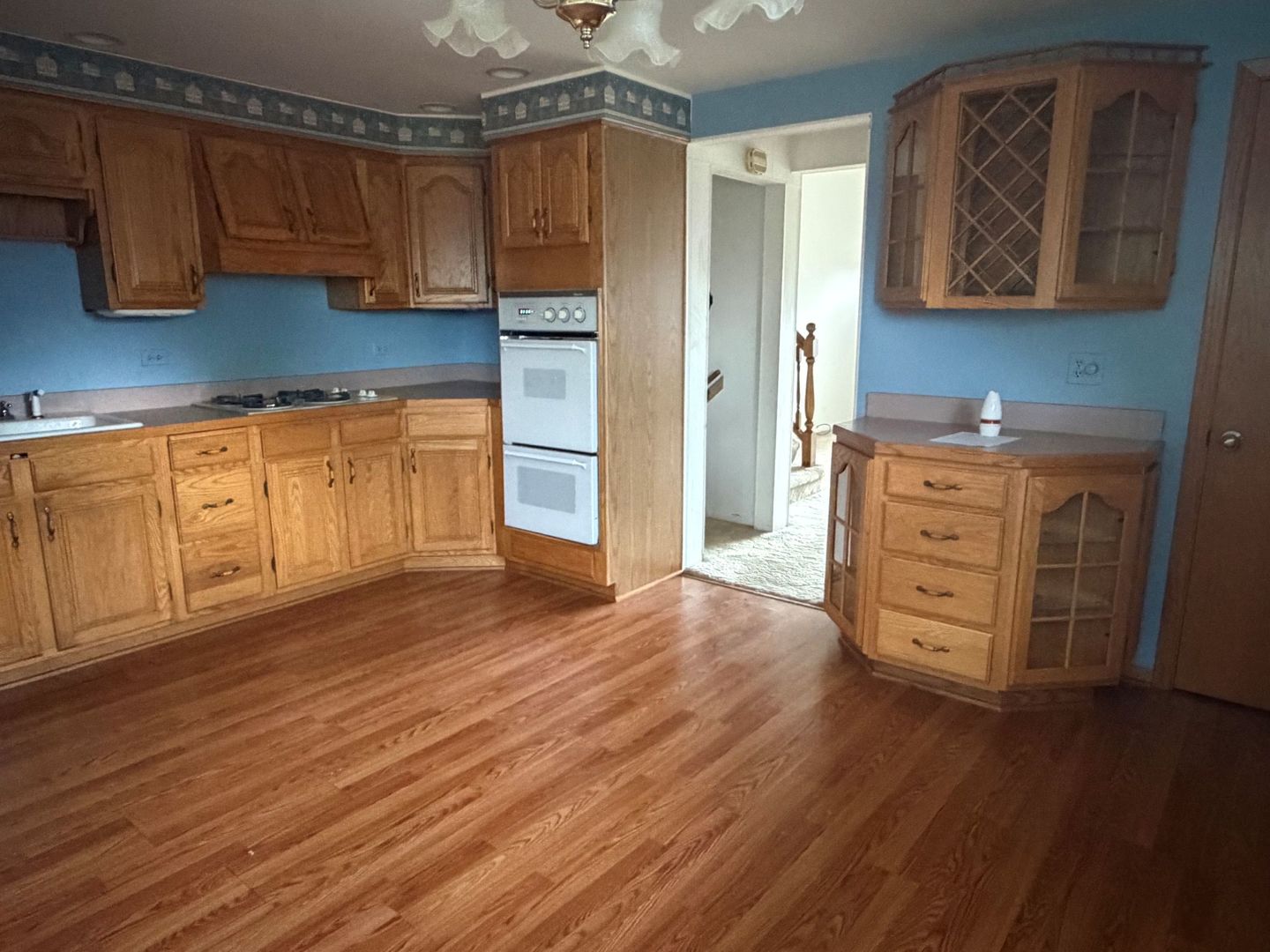 15239 Hamlin Avenue Property Photo 5