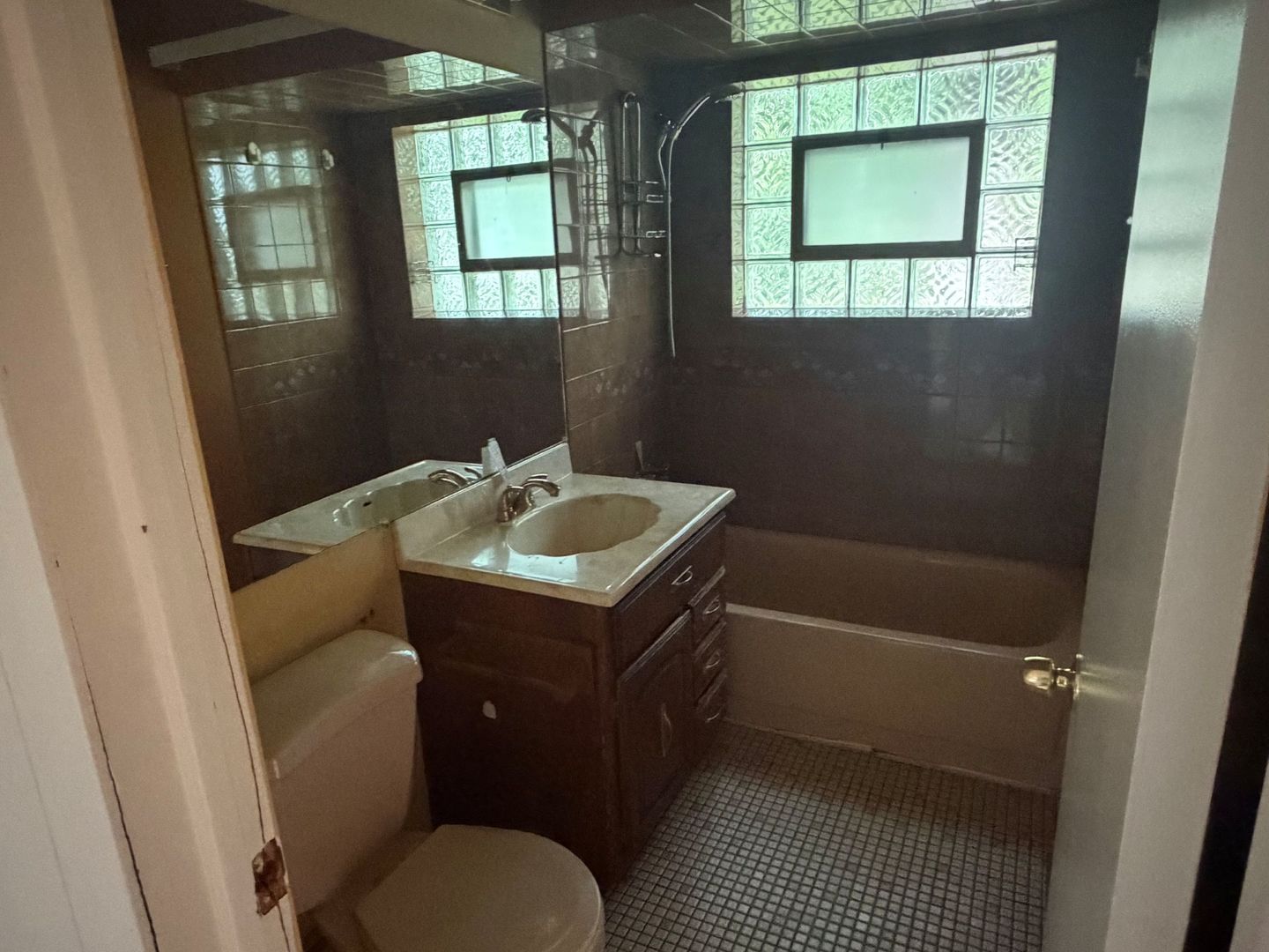15239 Hamlin Avenue Property Photo 11