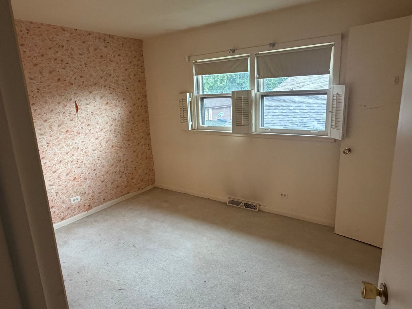 15239 Hamlin Avenue Property Photo 12
