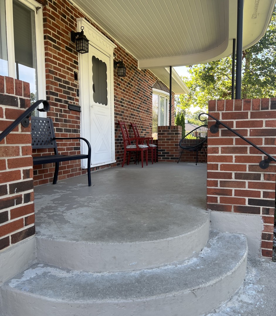 411 Suwanee Street Property Photo 4