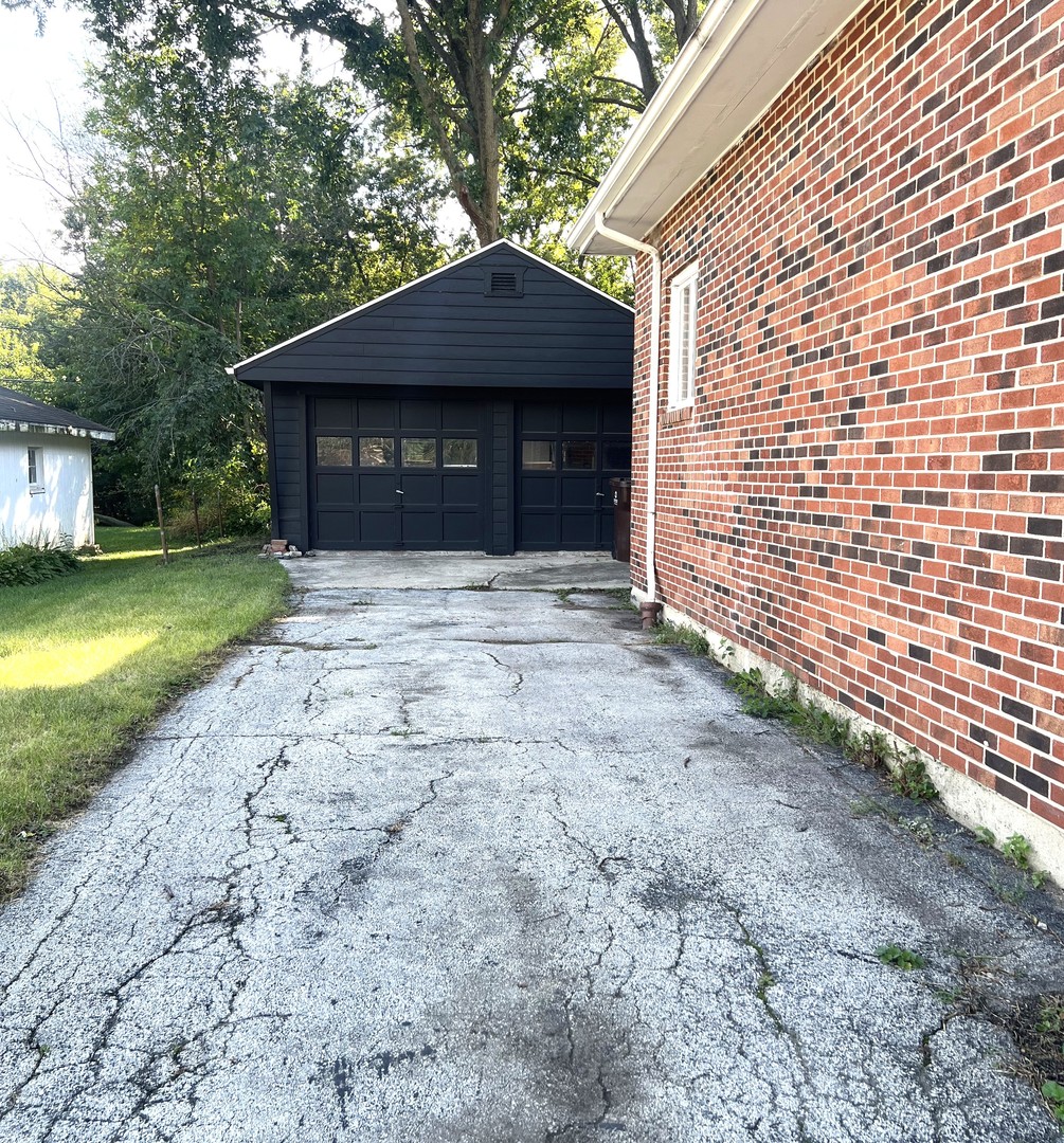411 Suwanee Street Property Photo 5