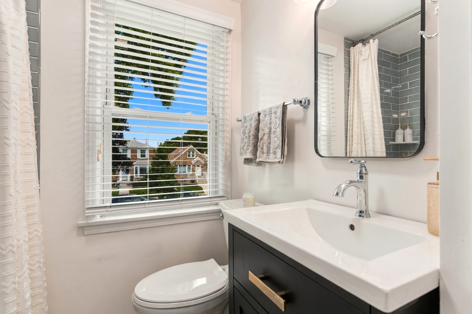 5037 N Newcastle Avenue Property Photo 18