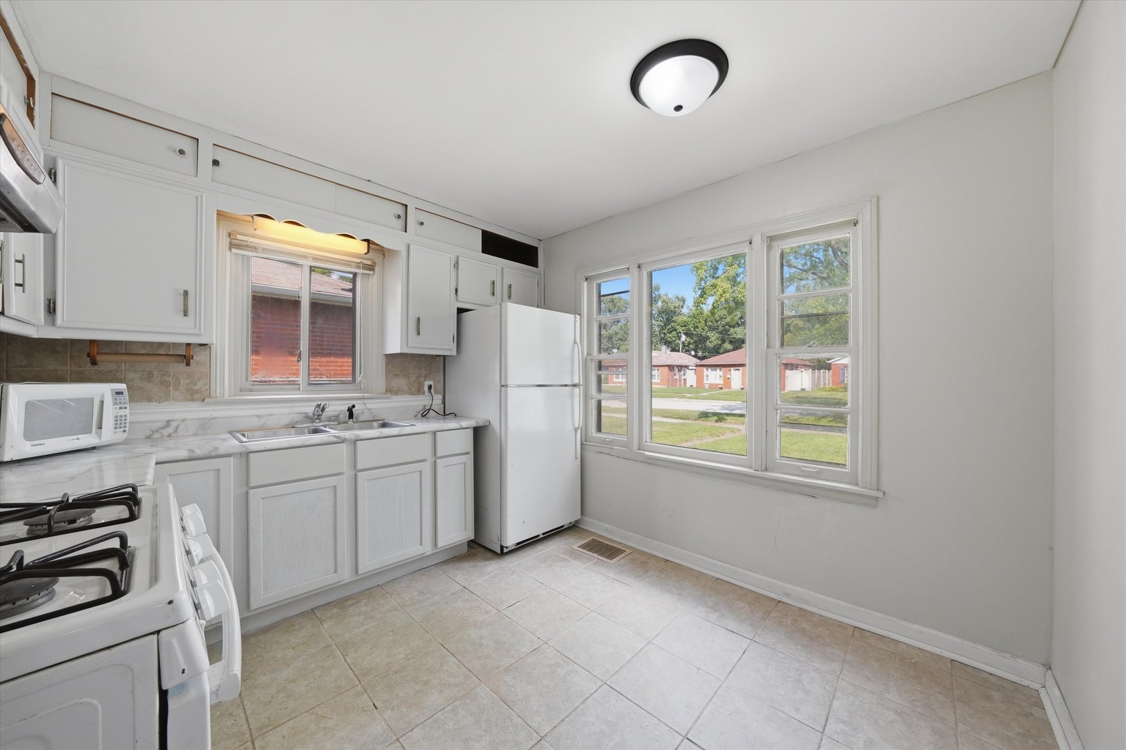 14840 Langley Avenue Property Photo 5