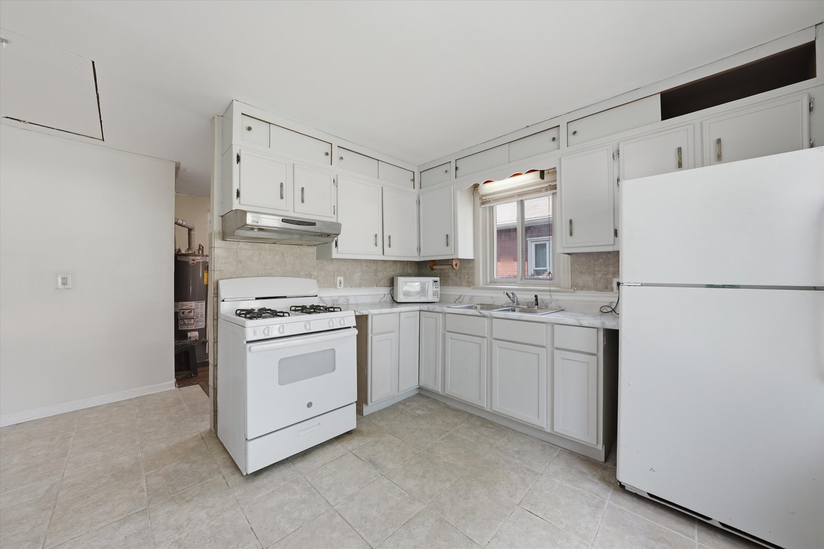 14840 Langley Avenue Property Photo 6