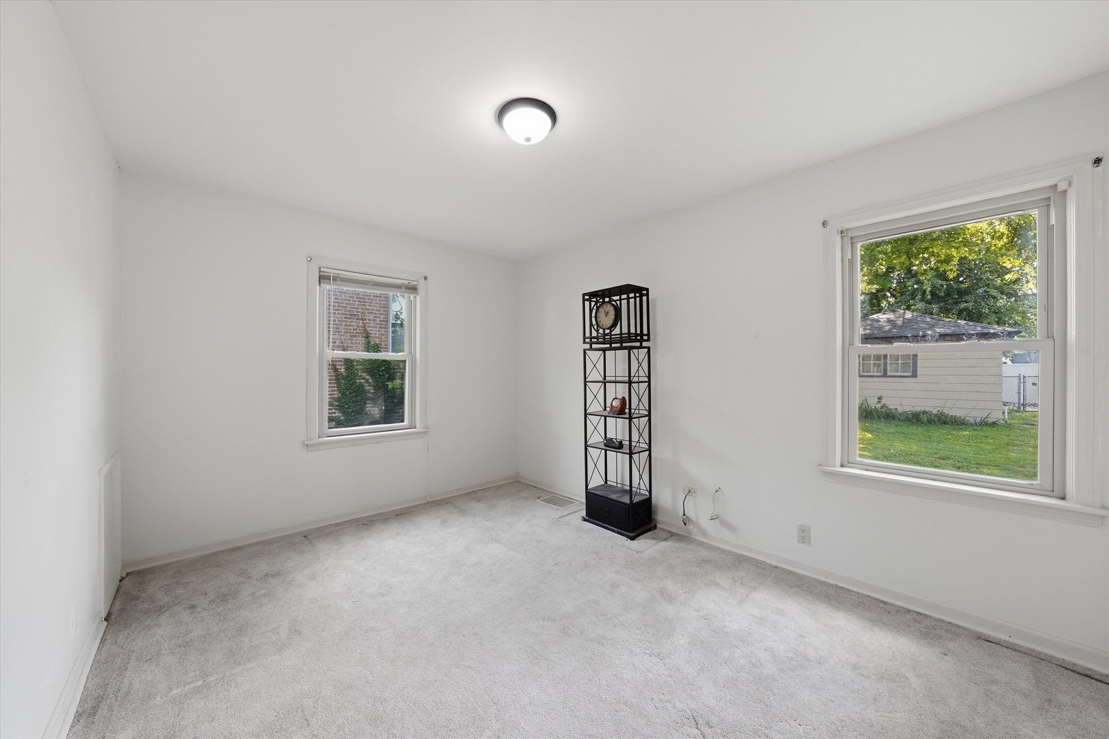 14840 Langley Avenue Property Photo 10