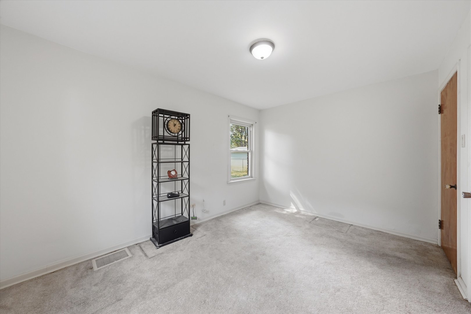 14840 Langley Avenue Property Photo 11