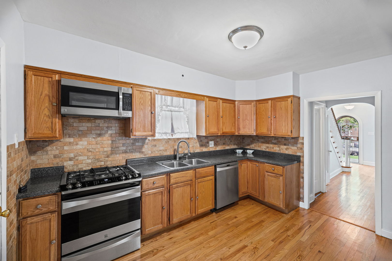 1646 N Sayre Avenue Property Photo 12