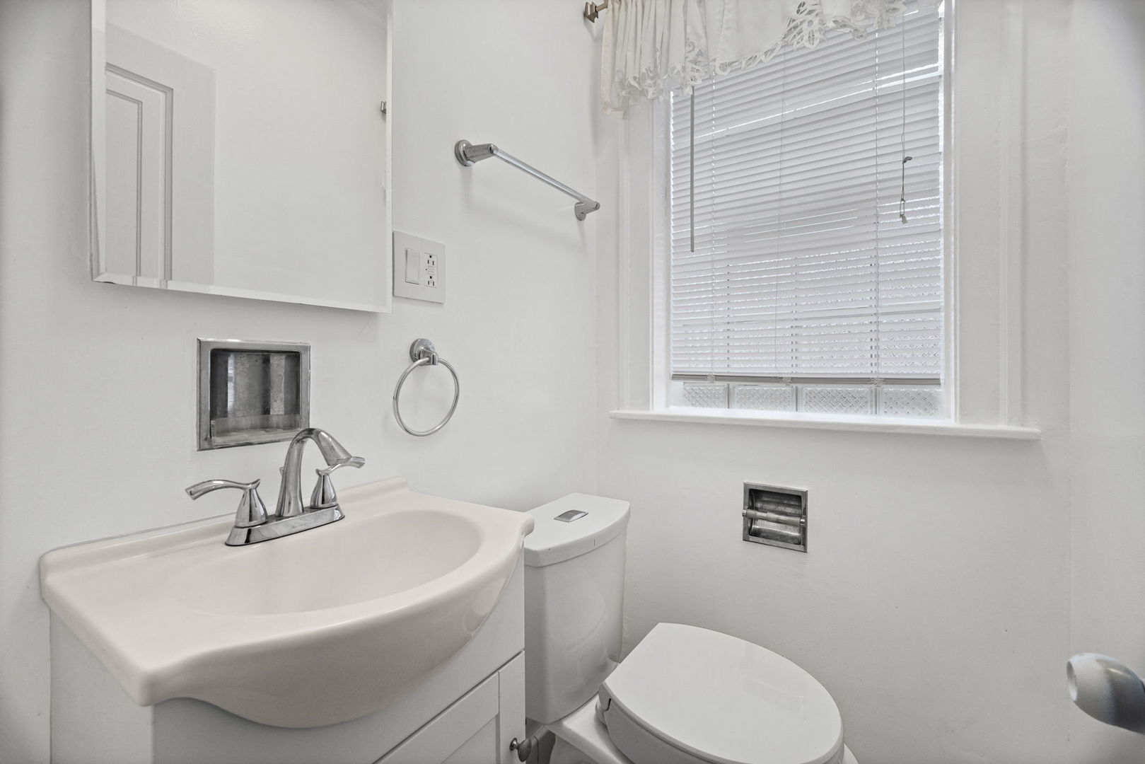 1646 N Sayre Avenue Property Photo 13