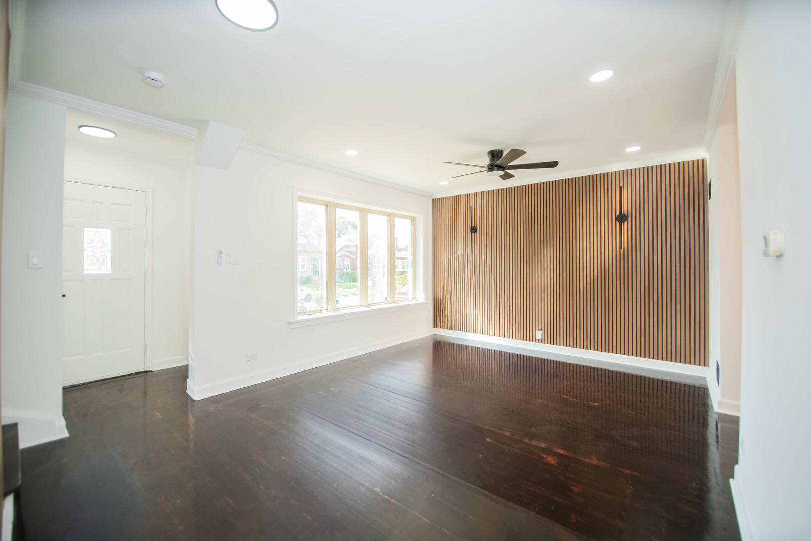 8013 S Harper Avenue Property Photo 5