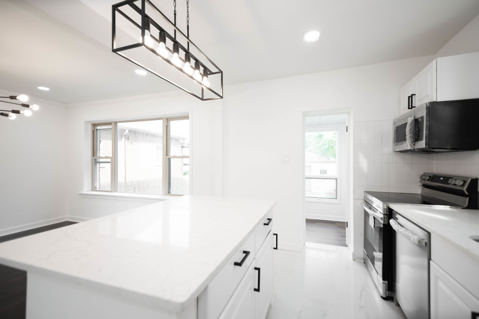 8013 S Harper Avenue Property Photo 11