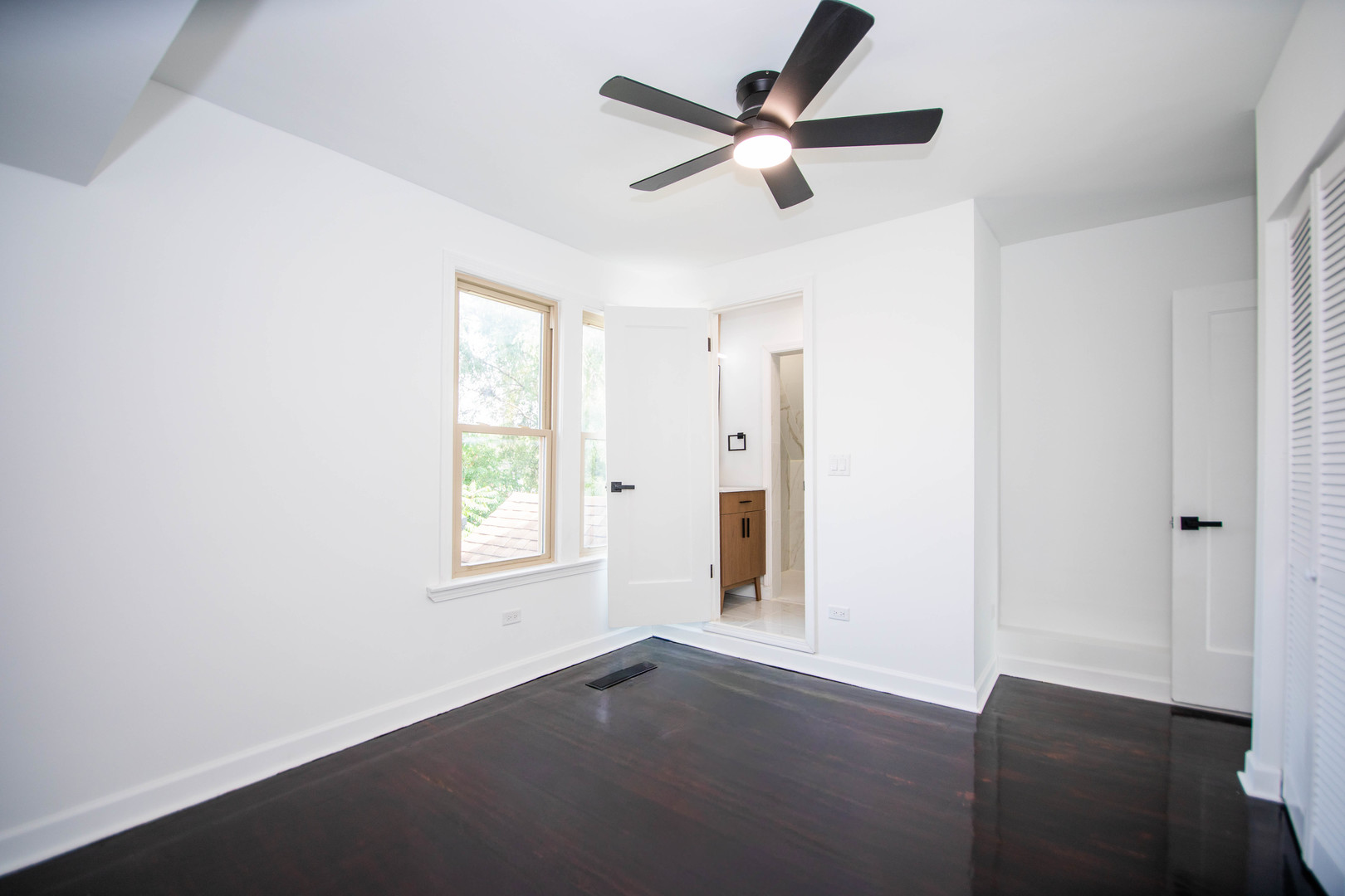 8013 S Harper Avenue Property Photo 23