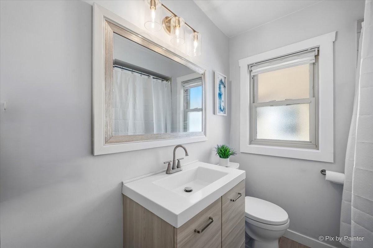 6959 W Summerdale Avenue Property Photo 14