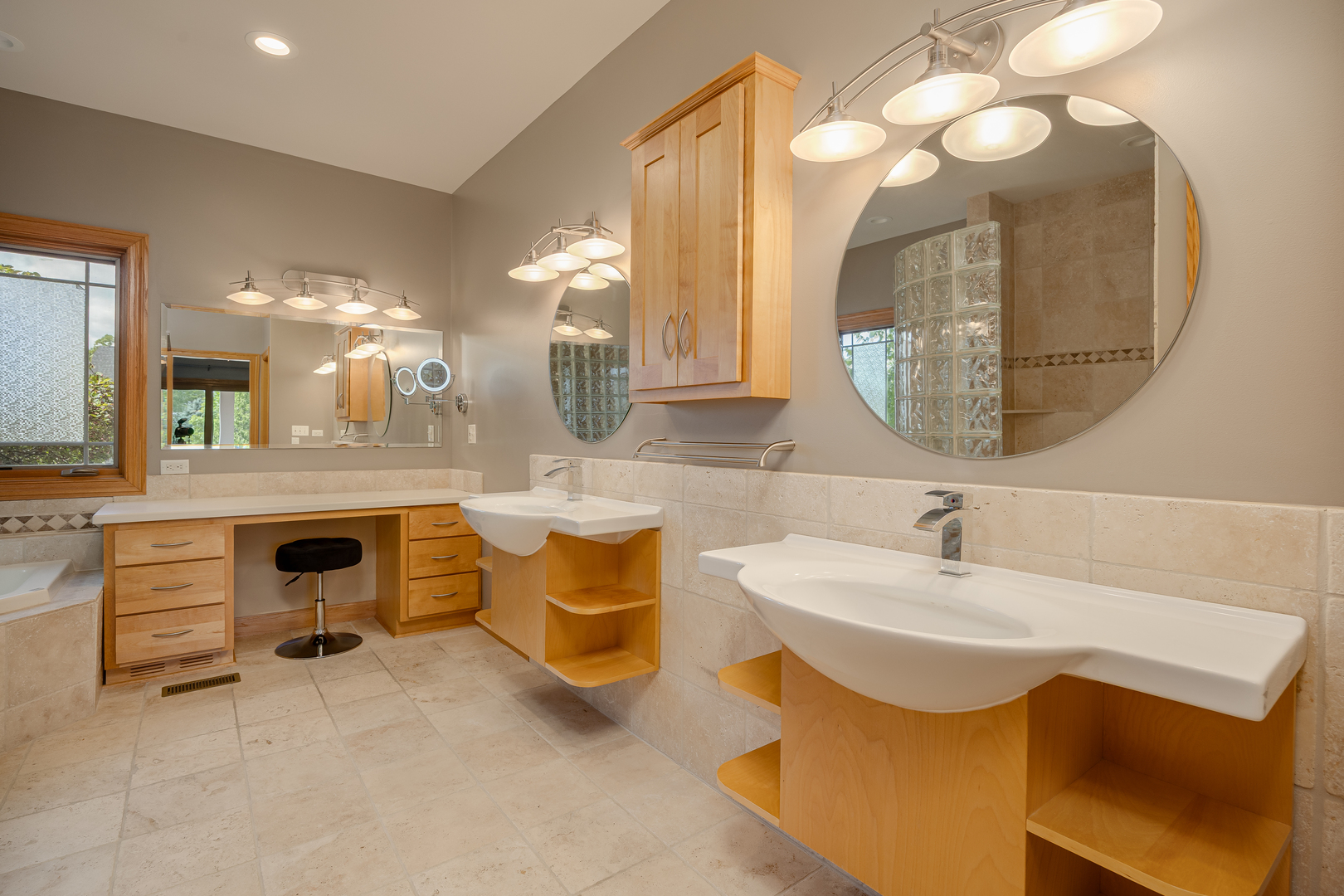 560 Birch Hollow Drive Property Photo 16