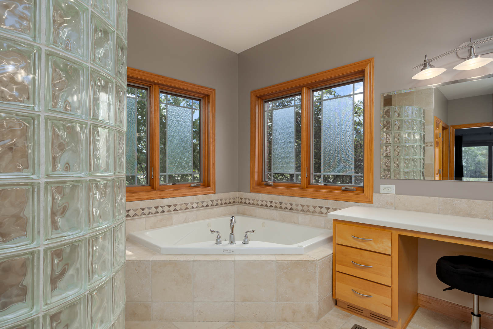 560 Birch Hollow Drive Property Photo 17
