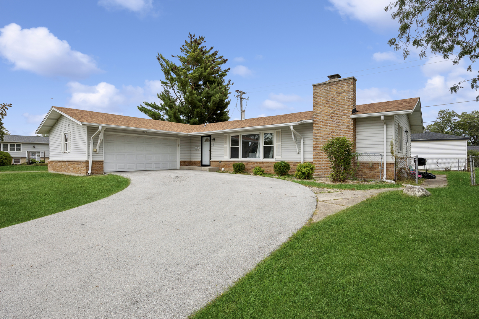 18921 Willow Avenue Property Photo 1