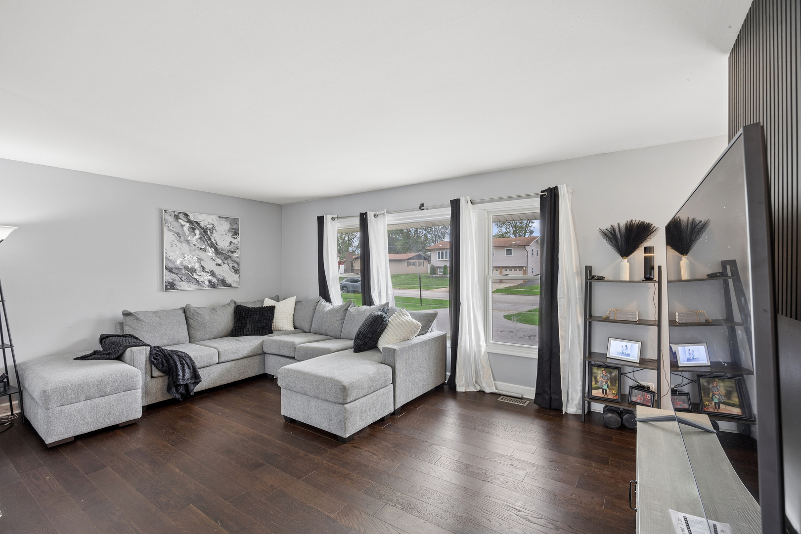18921 Willow Avenue Property Photo 2