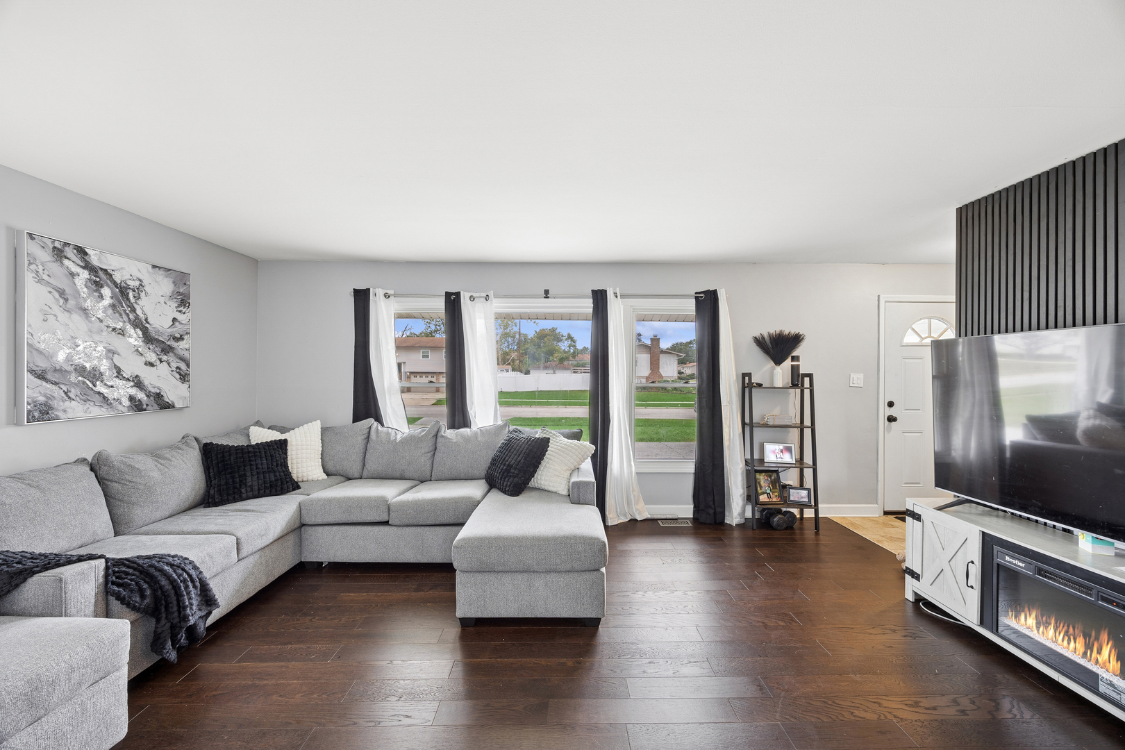 18921 Willow Avenue Property Photo 3